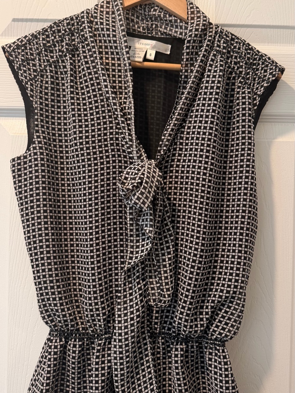 Studio M Black & White Sleeveless Tie-Neck Blouse
